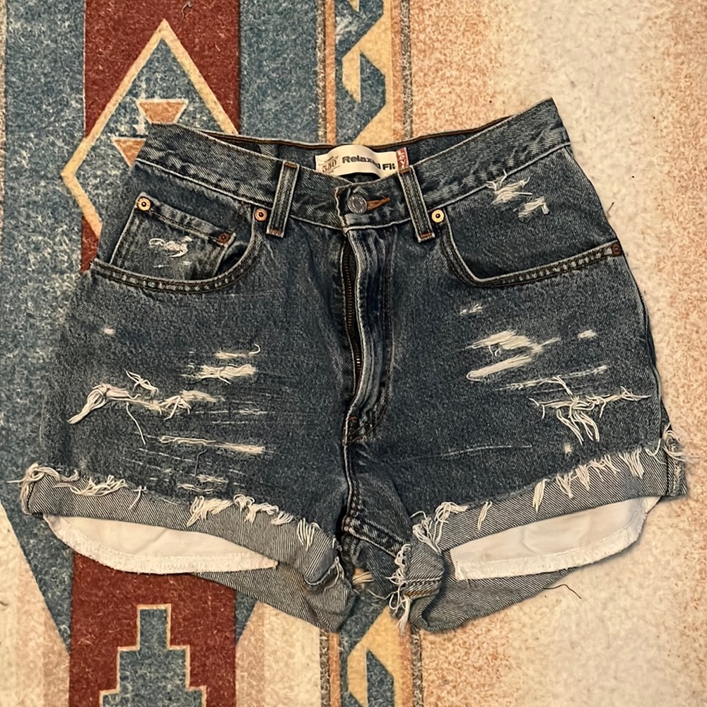 Vintage Levis 550 distressed high waisted shorts